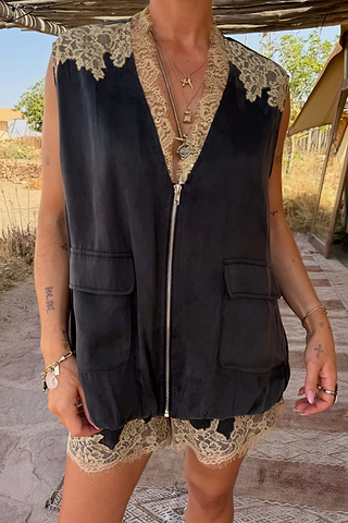 Model is 5ft3” and wears size M