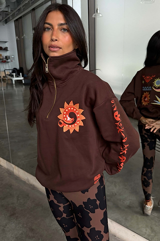 Model is 5ft7” and wears size M
