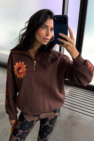 Model is 5ft7” and wears size M
