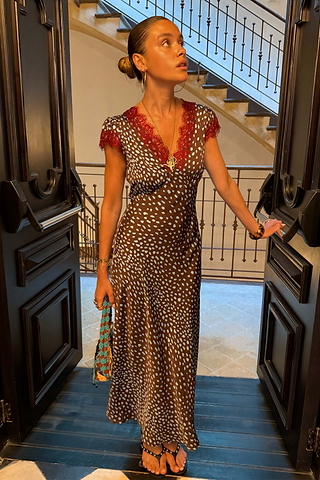 Model is 5ft5” and wears UK size 10/ US 6