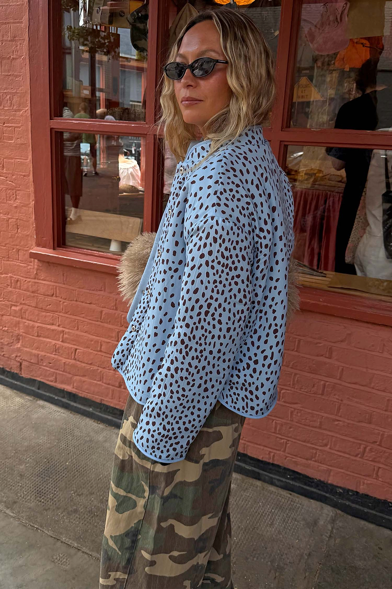 Model is 5ft5” and wears size M
