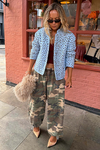 Model is 5ft5” and wears size M