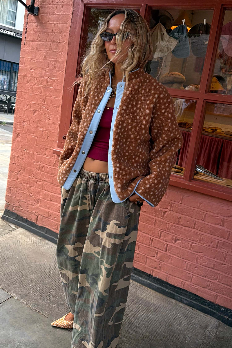 Model is 5ft5” and wears size M