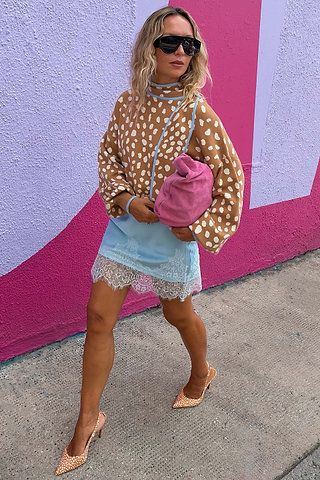 Model is 5ft5” and wears size M