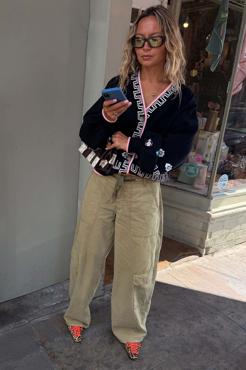 Model is 5ft7” and wears size M