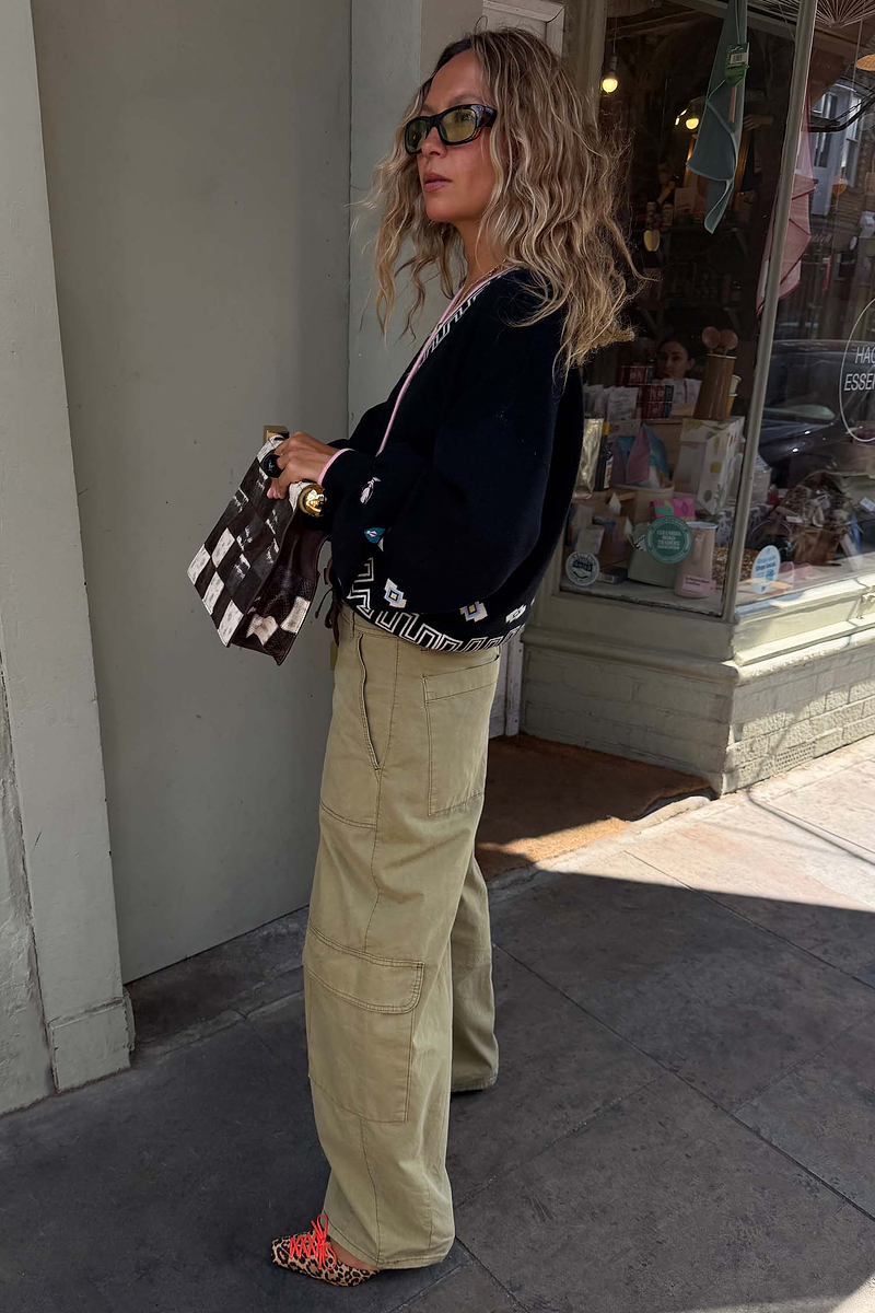 Model is 5ft7” and wears size M