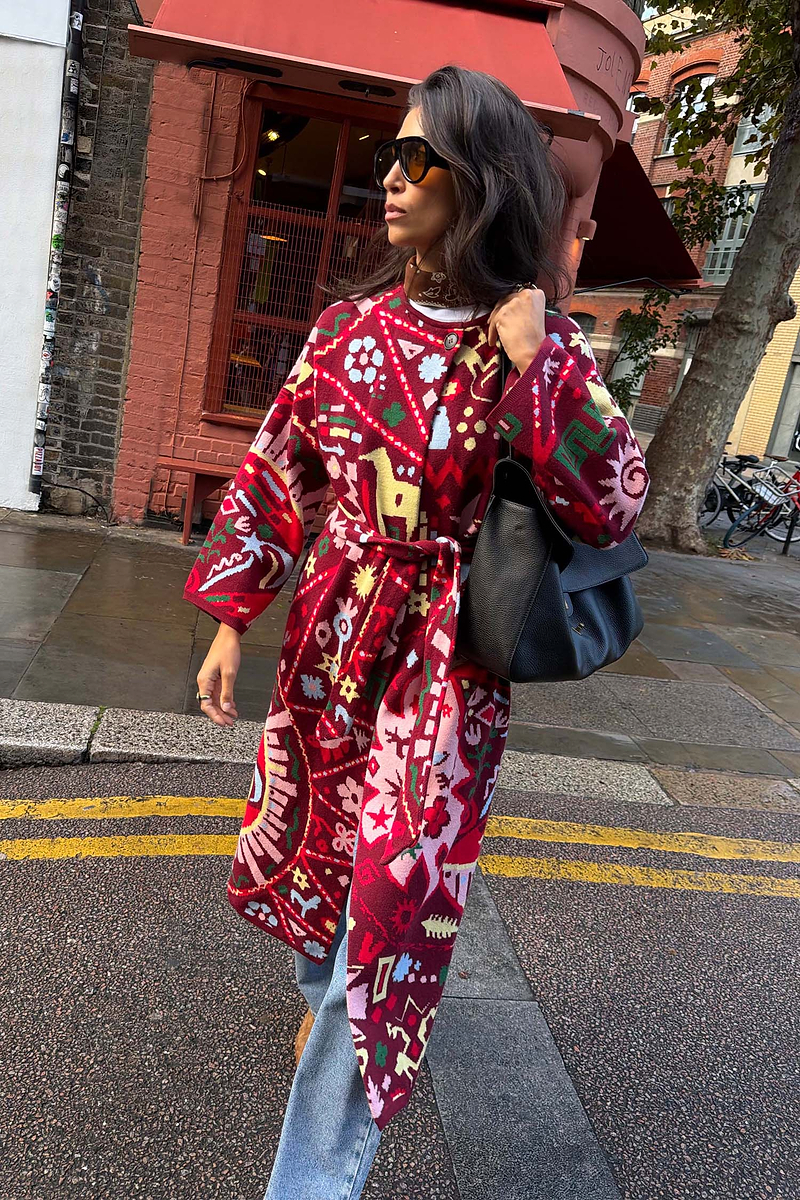 Model is 5ft7” and wears size M