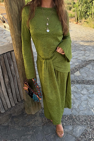 Model is 5ft3” and wears UK size 10/ US 6