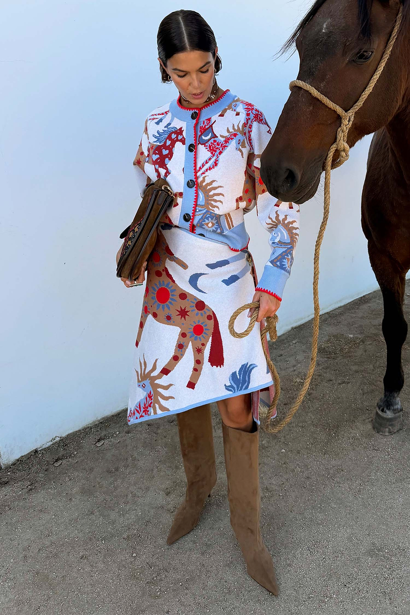 Model is 5ft7” and wears size M