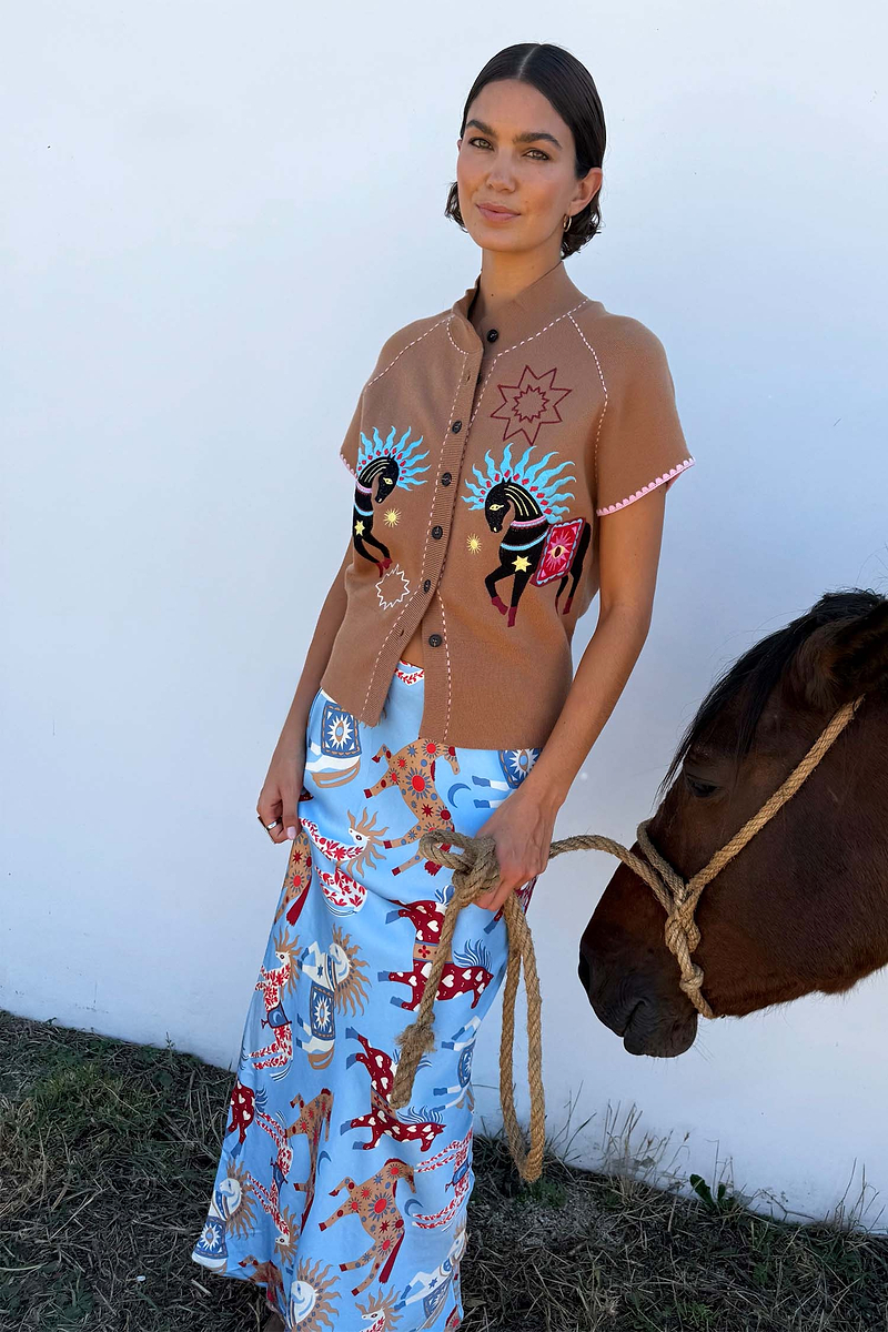 Model is 5ft7” and wears size M