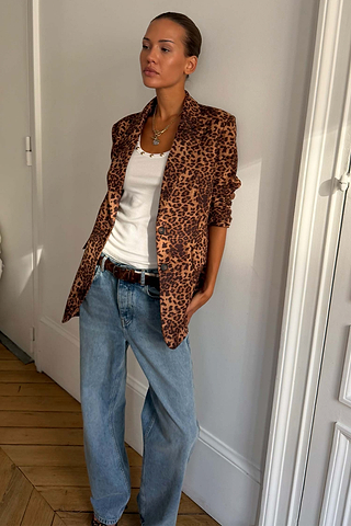 Model is 5ft4” and wears UK size 10/ US 6