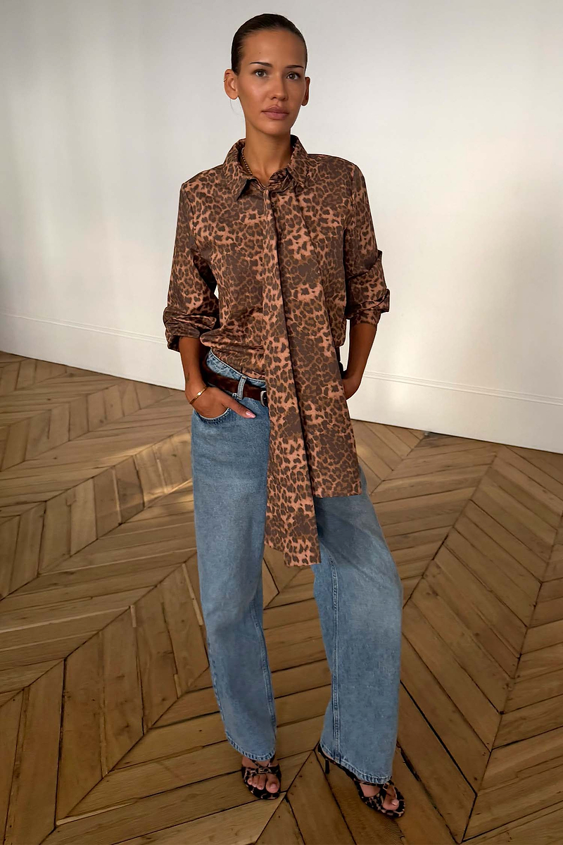 Model is 5ft4” and wears UK size 8/ US 4
