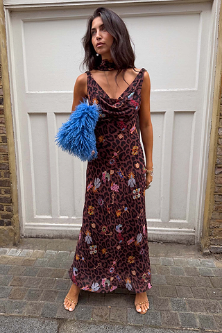Model is 5ft7” and wears UK size 10/ US 6