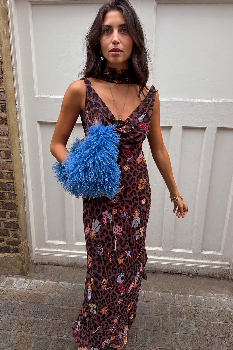 Model is 5ft7” and wears UK size 10/ US 6