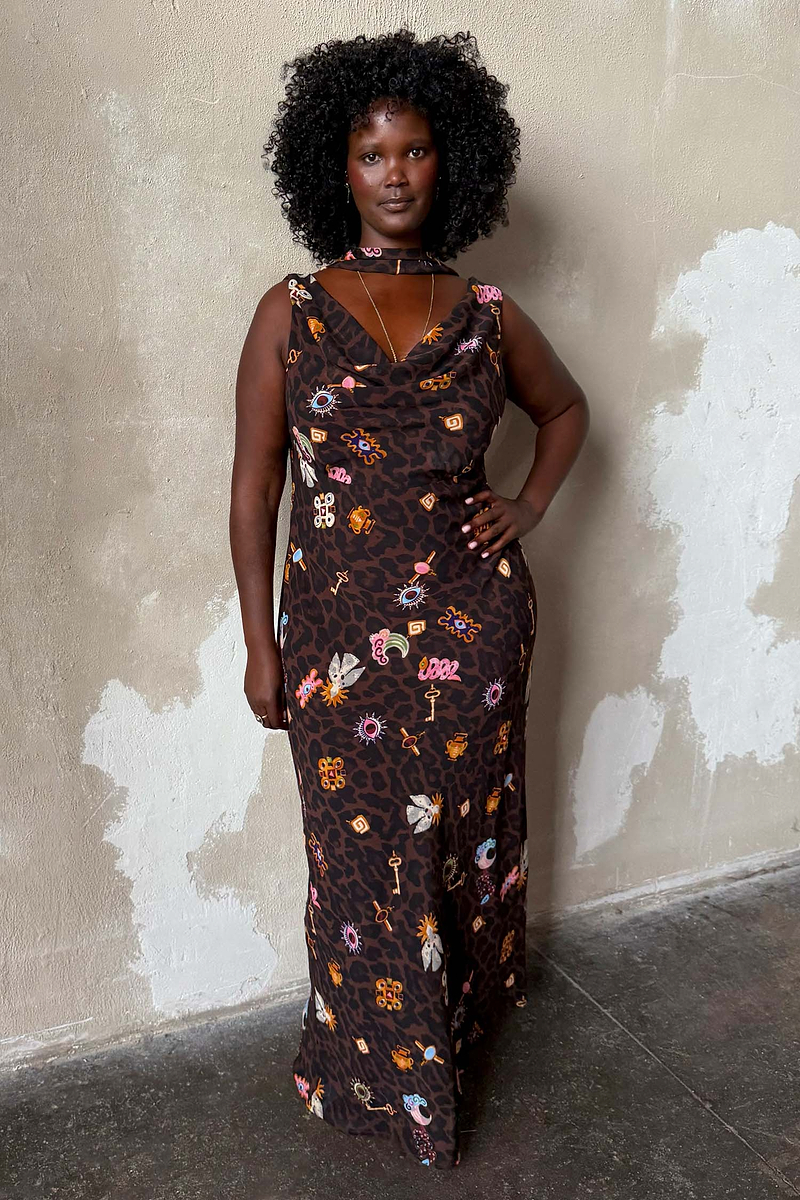 Model is 5ft9” and wears UK size 18/ US 14