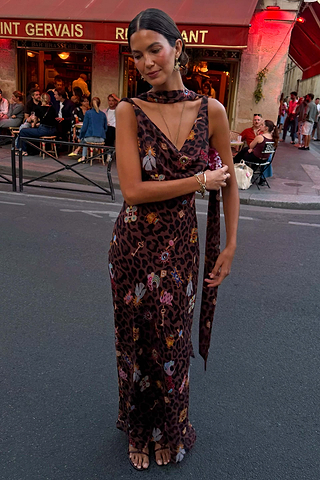 Model is 5ft7” and wears UK size 10/ US 6