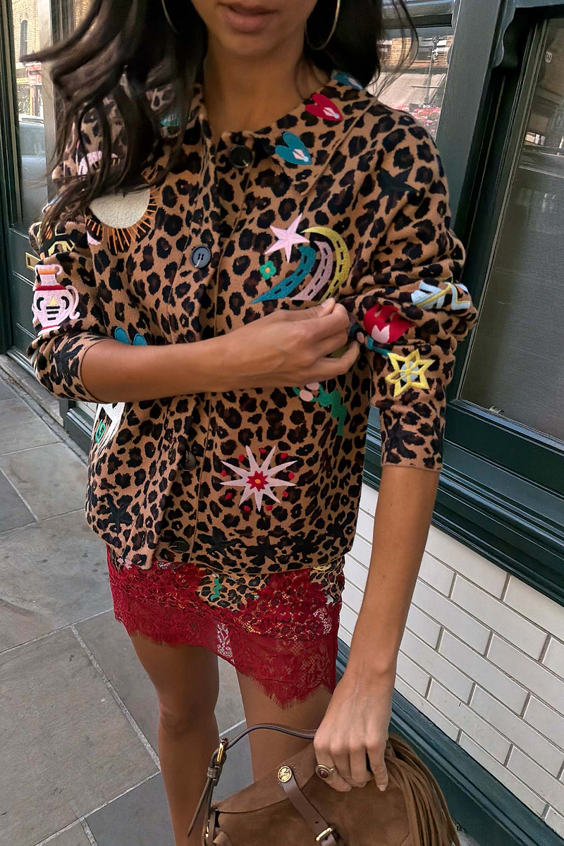 Model is 5ft7” and wears size M