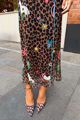 Model is 5ft7” and wears UK size 10/ US 6