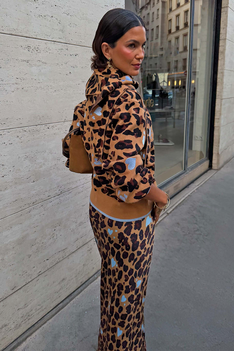 Model is 5ft7” and wears size M