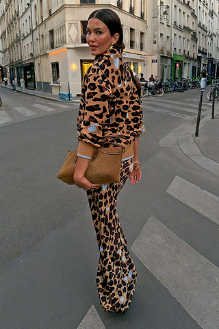 Model is 5ft7” and wears size M