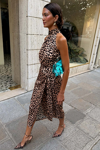 Model is 5ft7” and wears UK size 10/ US 6