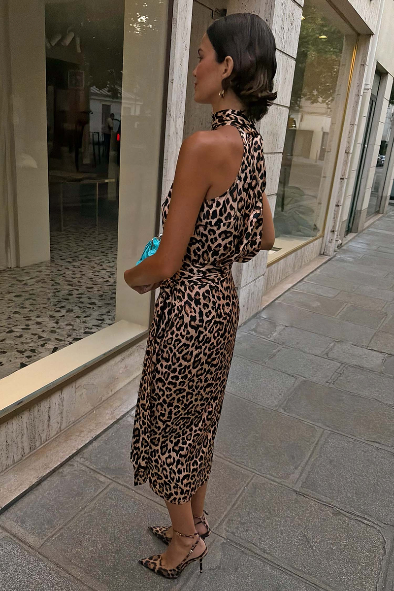 Model is 5ft7” and wears UK size 10/ US 6