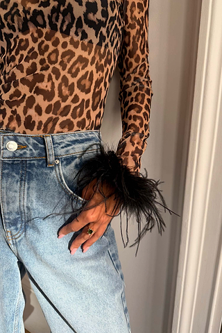 Model is 5ft4” and wears UK size 6/ US 2