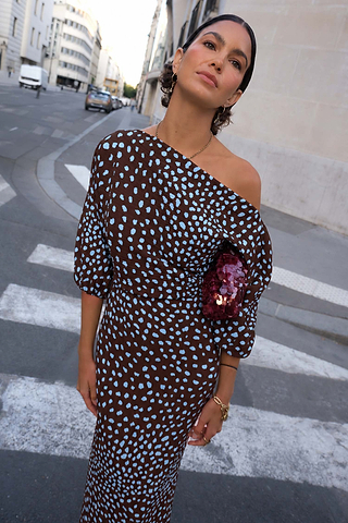 Model is 5ft7” and wears size M