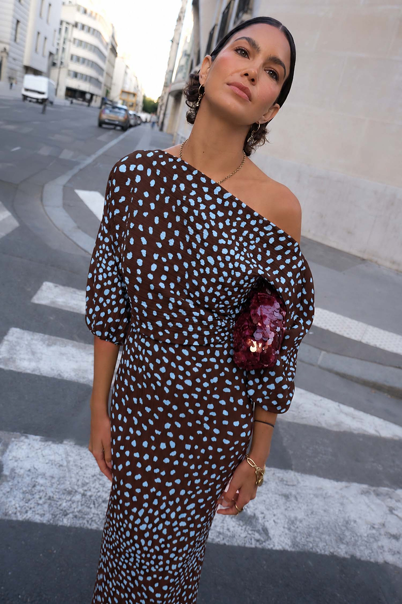 Model is 5ft7” and wears size M