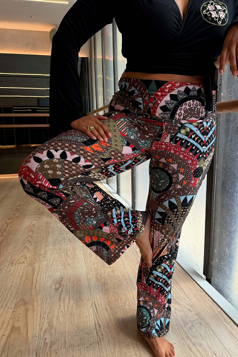 Model is 5ft9” and wears UK size 18/ US 14