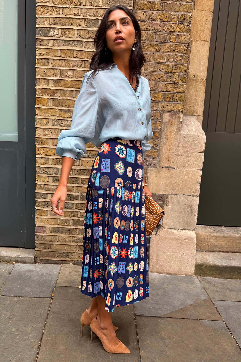 Model is 5ft7” and wears UK size 10/ US 6