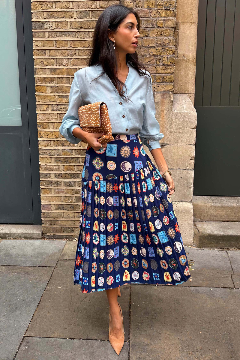 Model is 5ft7” and wears UK size 10/ US 6