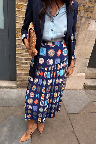 Model is 5ft7” and wears UK size 10/ US 6