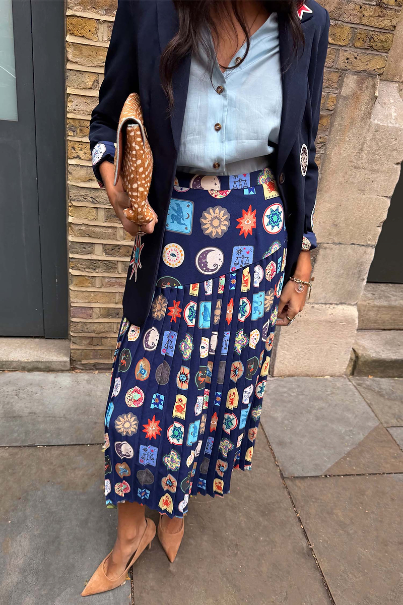Model is 5ft7” and wears UK size 10/ US 6