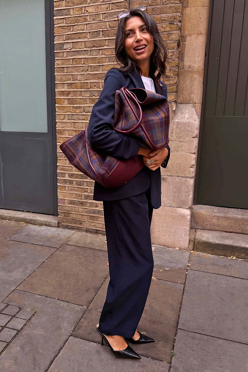 Model is 5ft7” and wears UK size 10/ US 6