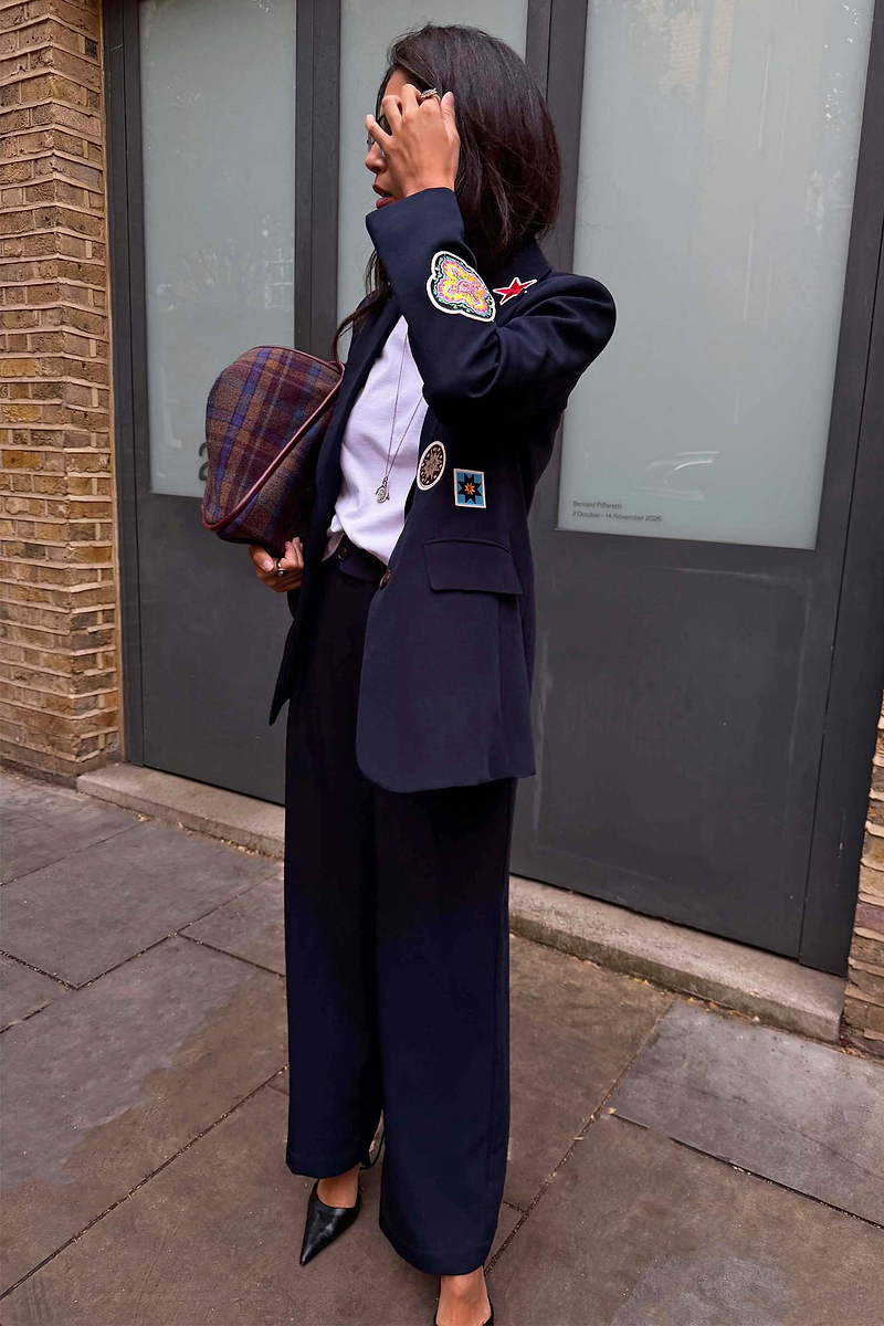 Model is 5ft7” and wears UK size 10/ US 6