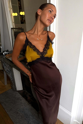 Model is 5ft4” and wears UK size 8/ US 4