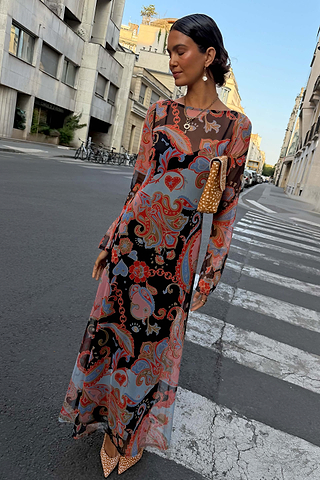 Model is 5ft7” and wears UK size 10/ US 6