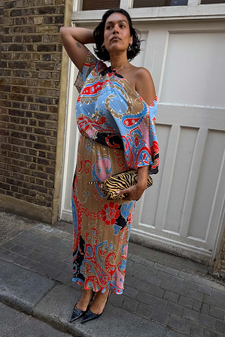Model is 5ft7” and wears size M