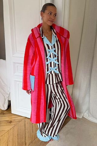 Model is 5ft4” and wears size M