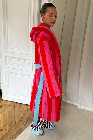 Model is 5ft4” and wears size M