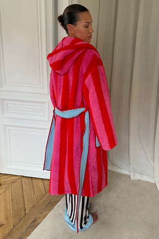 Model is 5ft4” and wears size M