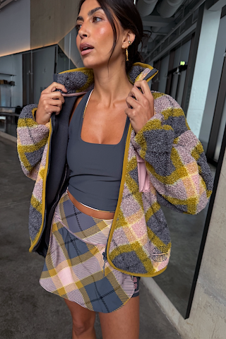 Model is 5ft7” and wears UK size 10/ US 6