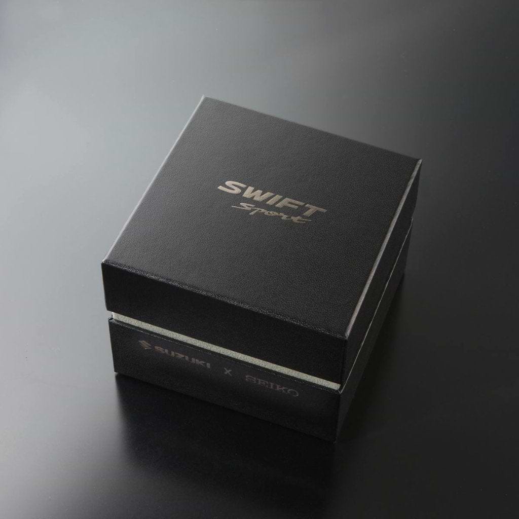【S-MALL4周年　二次募集販売　合計300個限定】【特別商品】SUZUKI SWIFT SPORT×SEIKOコラボレーション　クロノグラフウォッチ　[PREMIUM SILVER]