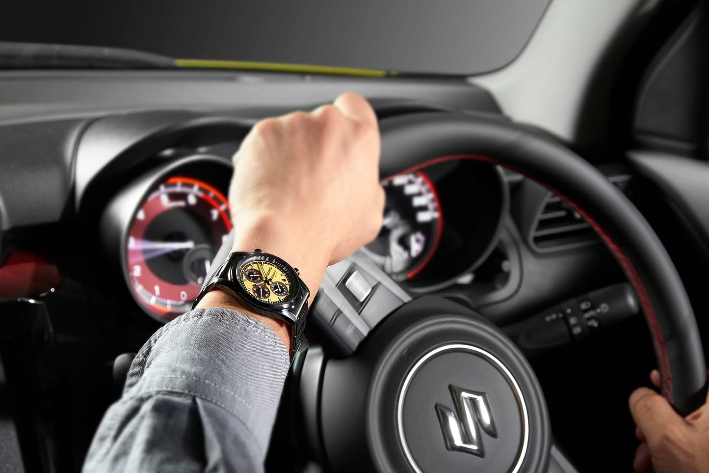 【S-MALL4周年　二次募集販売　合計300個限定】【特別商品】SUZUKI SWIFT SPORT×SEIKOコラボレーション　クロノグラフウォッチ　[CHAMPION YELLOW]