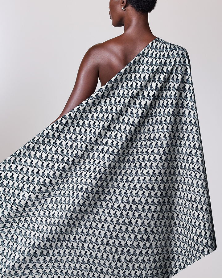 Black white patterned fabric draped wax hollandais vl00736.254