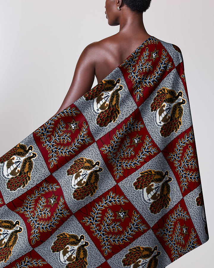 Patterned fabric draped person’s shoulder wax hollandais vl00770.087