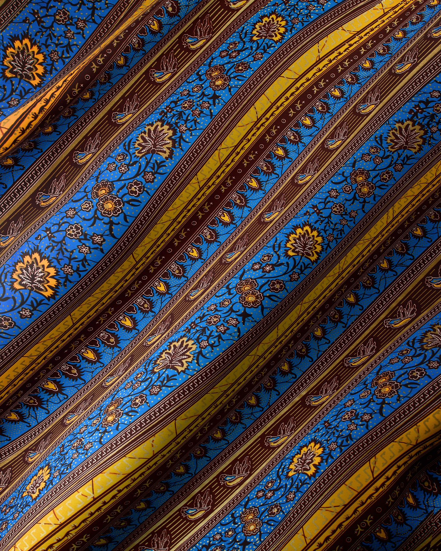 Wax Hollandais | VL01003.127 | Gold Embellished