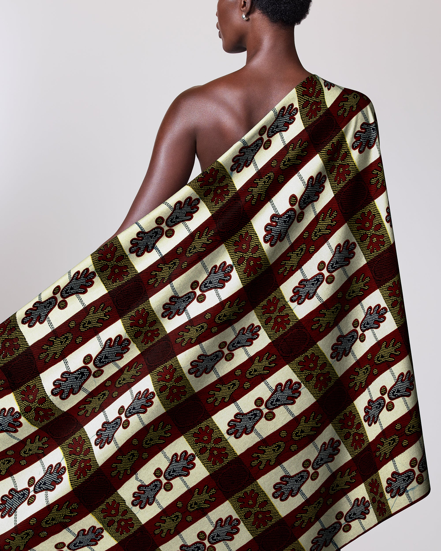Patterned fabric draped person’s shoulder wax hollandais vl02074.095