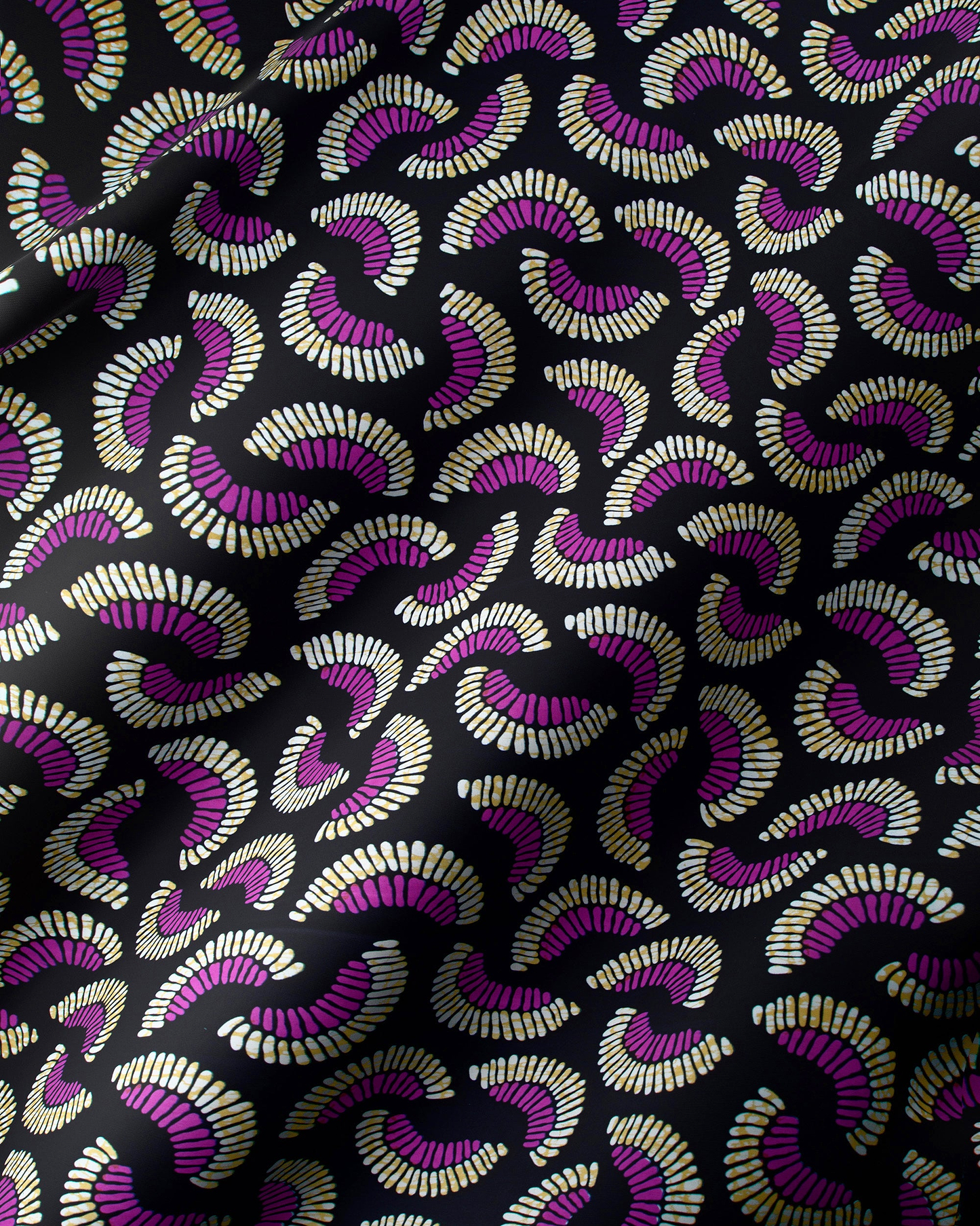 Black fabric pattern curved fan-like wax hollandais vl03065.025